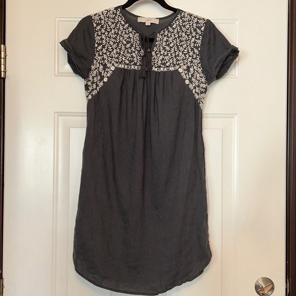 Loft Linen Embroidered Dress XS Gray White Floral Relaxed Summer Feminine Casual